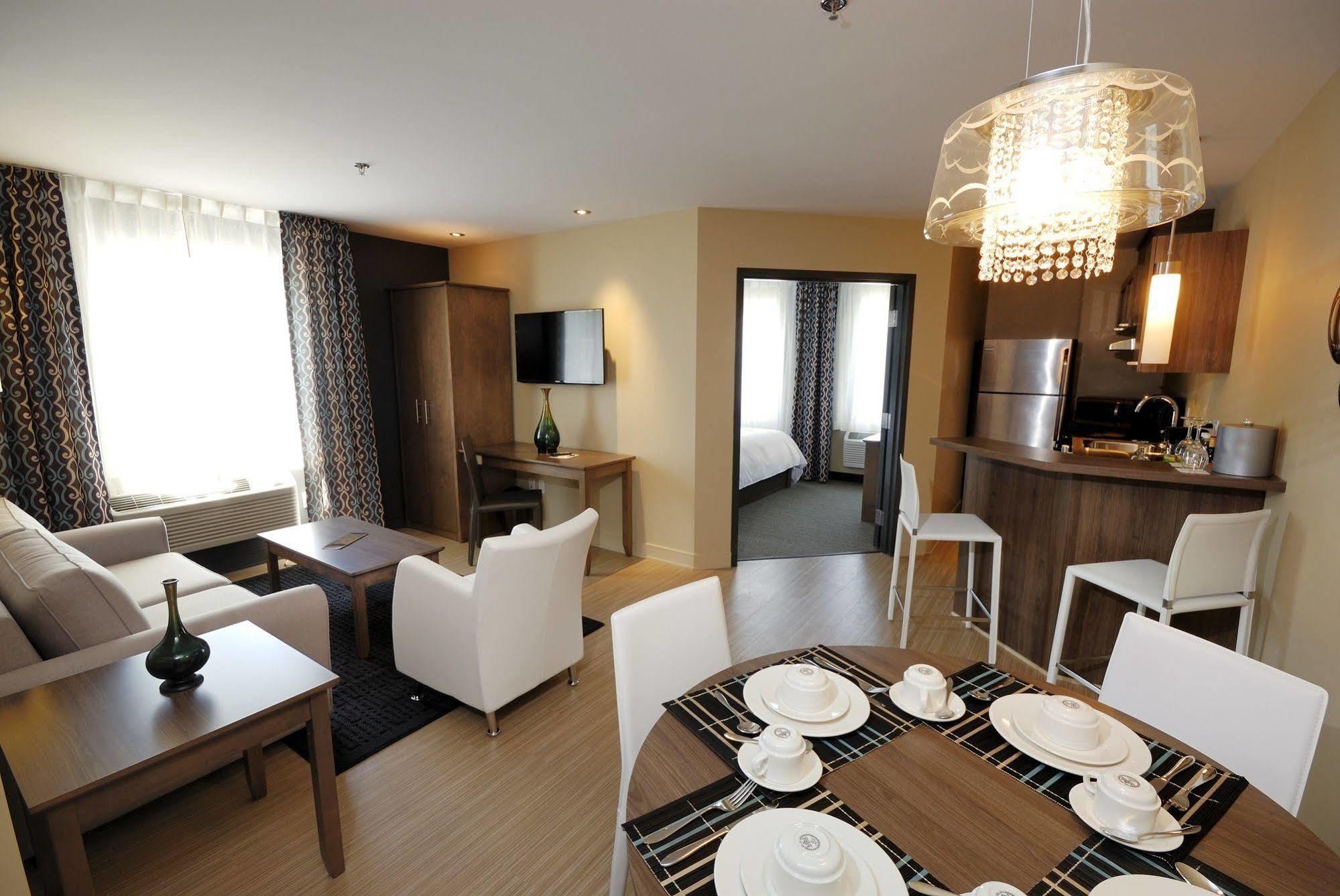 Imperia Hotel Et Suites Terrebonne Luaran gambar